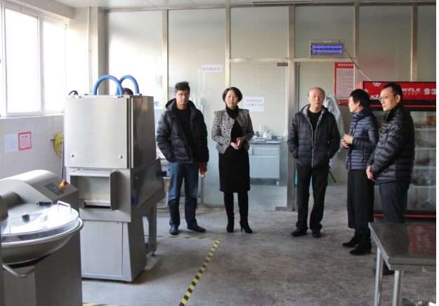 高會(huì)長參觀研發(fā)室