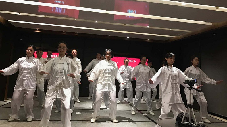 青島特斯特八段錦